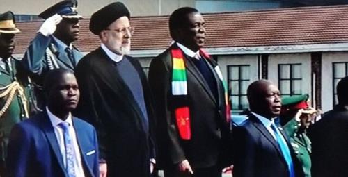 با استقبال رسمی رئیسی وارد زیمبابوه شد