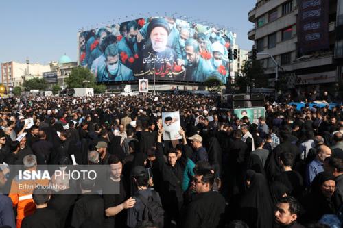 اعزام قطارهای فوق العاده در خط ۴ مترو با ازدحام سوگواران مراسم خاکسپاری شهدای خدمت