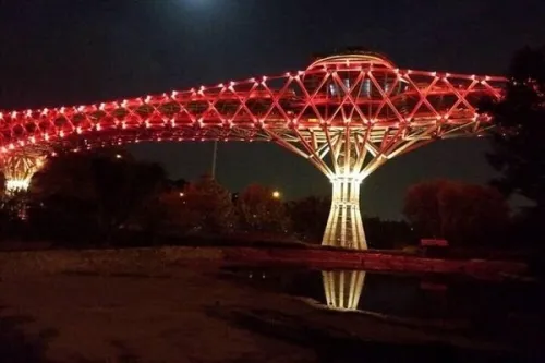 پل طبیعت قرمز می شود
