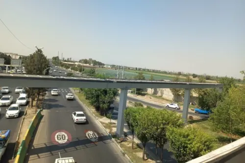 عبور امن از محور محمدشهر کرج با پل عابر جدید
