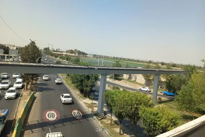عبور امن از محور محمدشهر کرج با پل عابر جدید