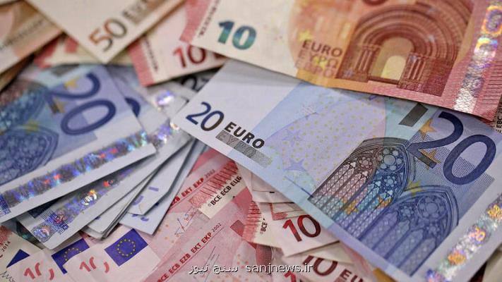 دلار عقب نشینی كرد، یورو ۱۳ ۲۰۰ تومان