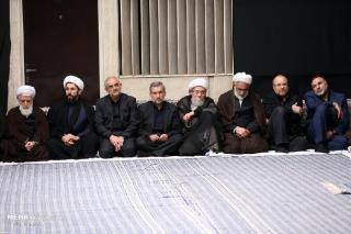 كدام چهره های سیاسی در مراسم عزاداری شب عاشورای بیت رهبری حضور داشتند؟