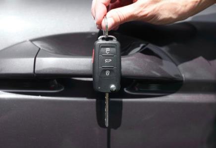 Factors to consider when calling a locksmith