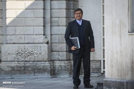 بانك ها مطالبات را پیگیری كنند ولی نگذارند واحد تولیدی تعطیل شود